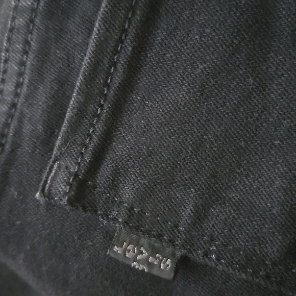 Levi's - Picture 3 of 5